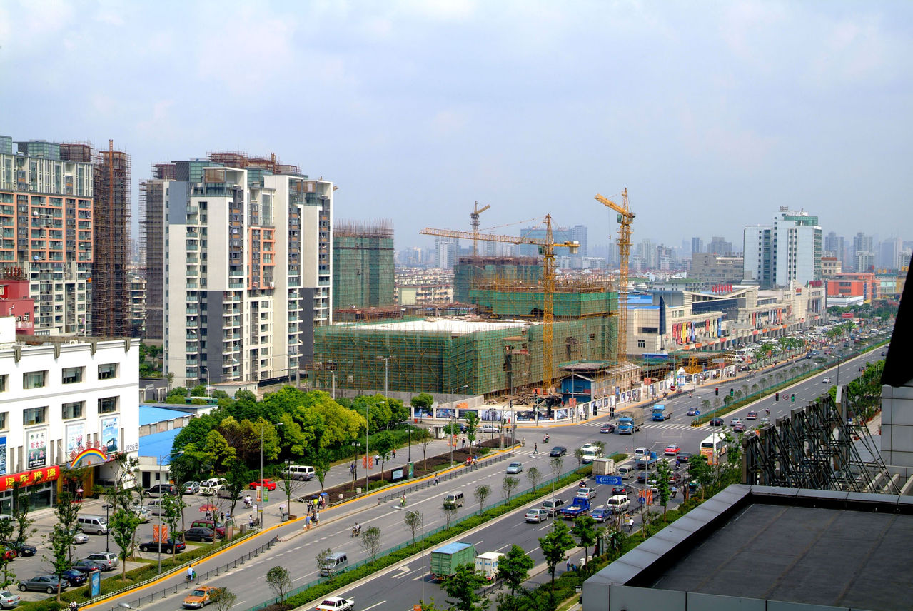 曹安路街景