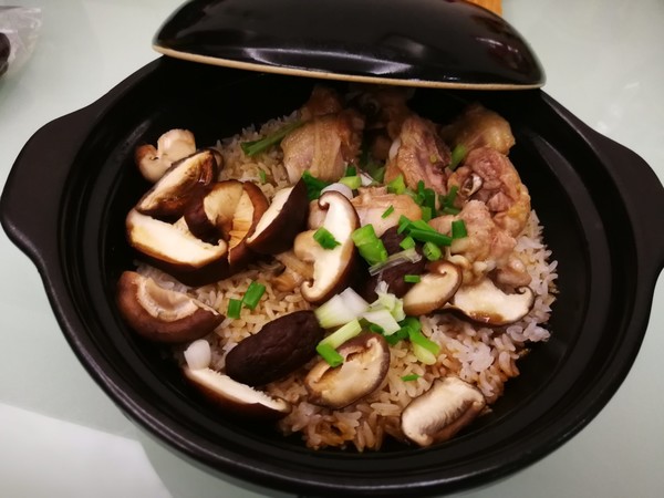 冬菇滑雞飯煲