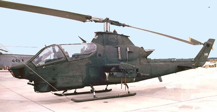 AH-1武裝直升機(眼鏡蛇直升機)