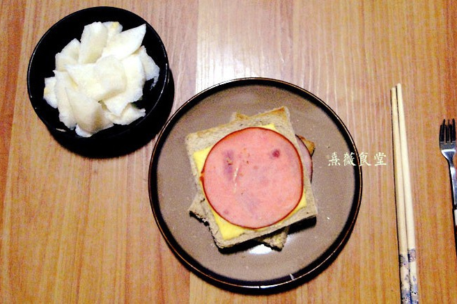 芝士肉片烤吐司