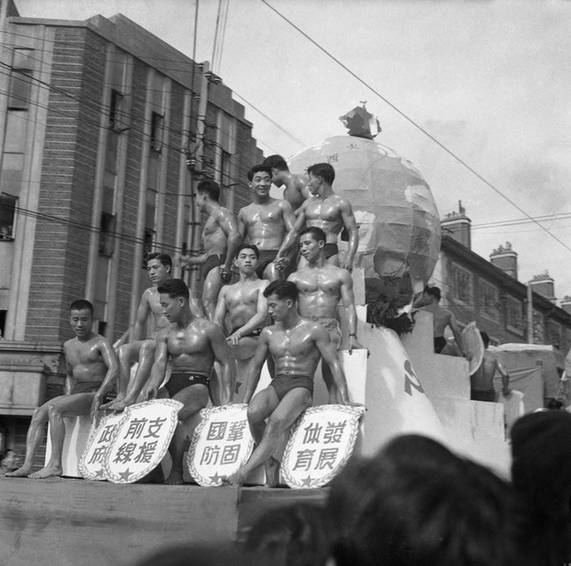 1950年，上海解放周年慶祝遊行，上海