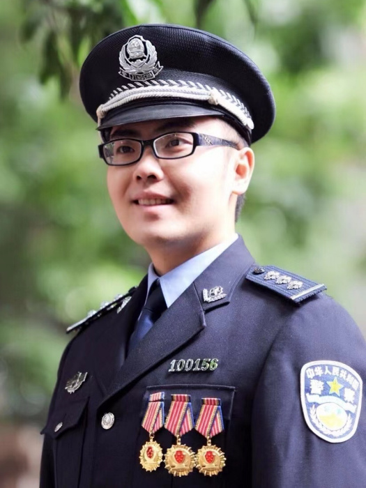 秦國平(警察魔術師)