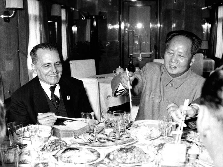 毛澤東在濟南列車上宴請普列斯特斯