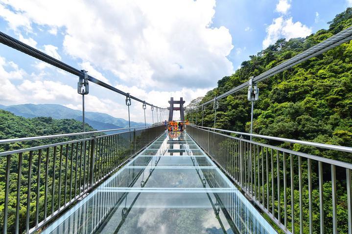 國內最長懸空玻璃棧道