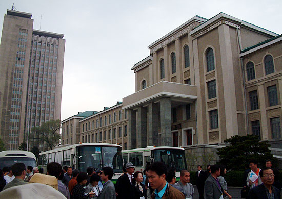 金日成綜合大學校園