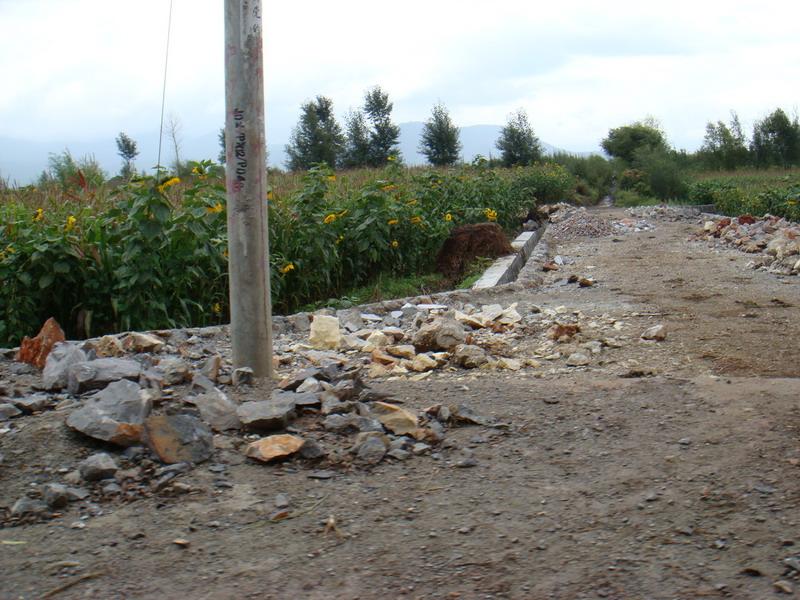 修建中的道路