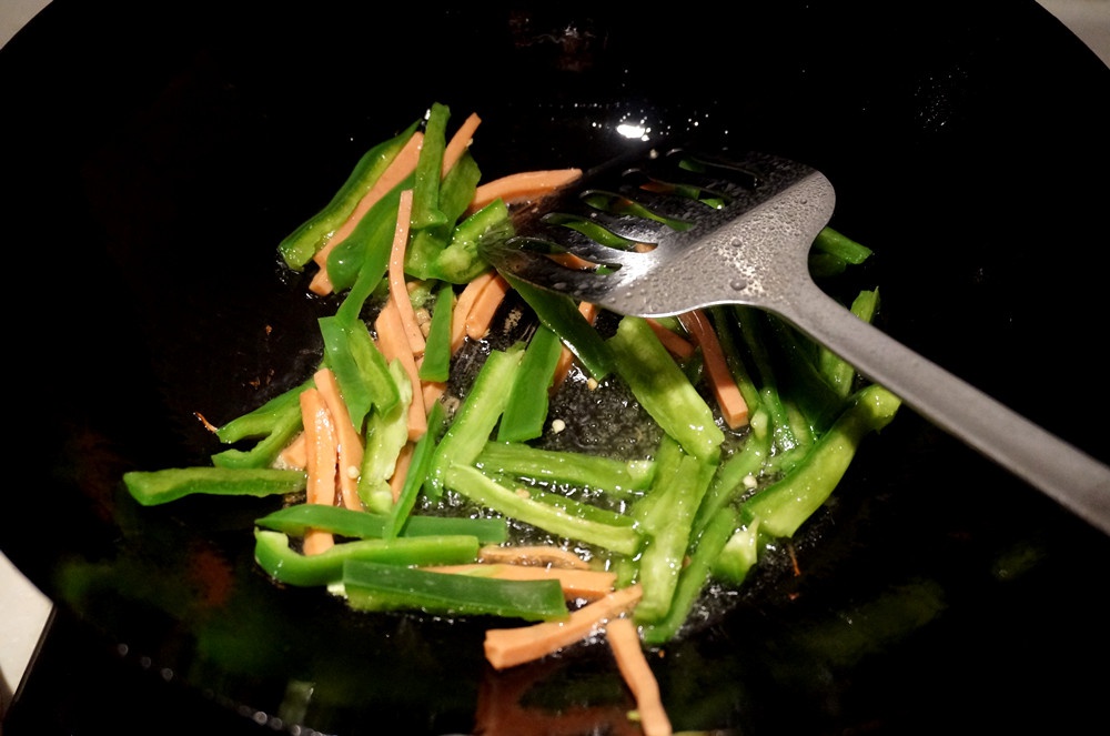 速食麵黑胡椒拌麵