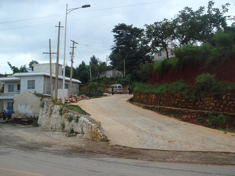 岩頭自然村(雲南省昆明東川區湯丹鎮新橋村委岩頭自然村)