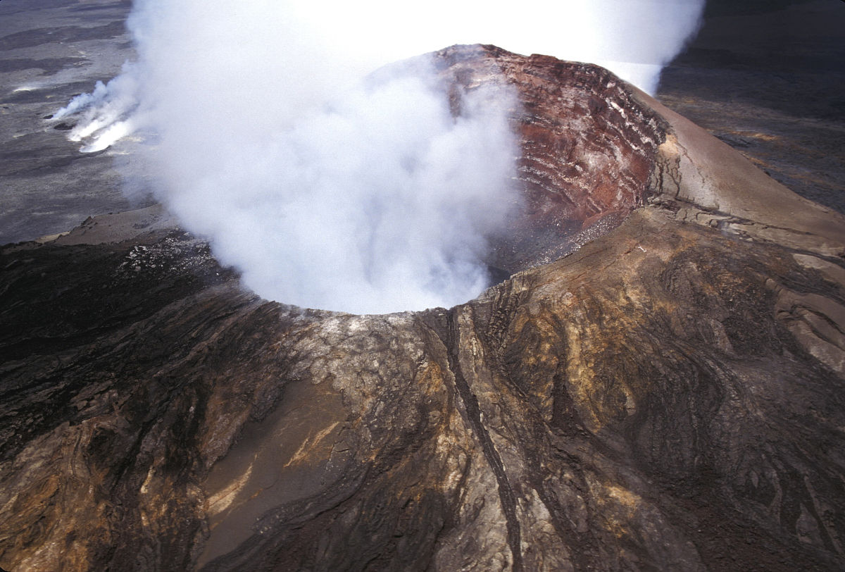 穹狀火山機構