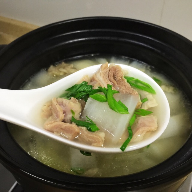 蒜苗白蘿蔔羊肉湯