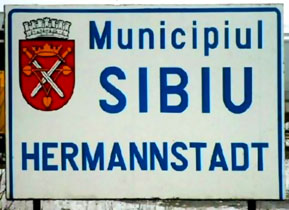一塊用羅馬尼亞語及德語寫上城市名字的路牌