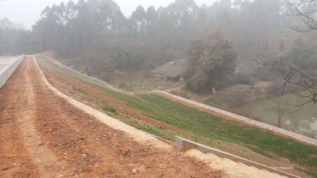 除險加固後的大壩外景