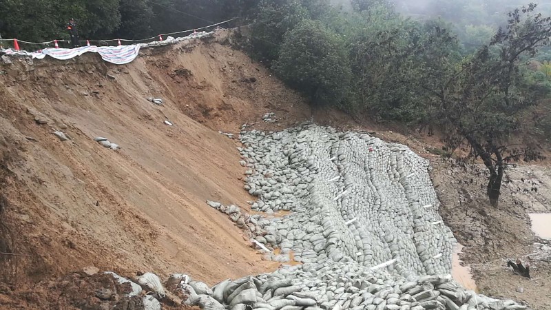 滑坡地區路基