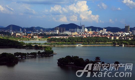 天井湖美景