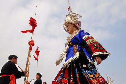 銅鼓舞（雷山苗族銅鼓舞）