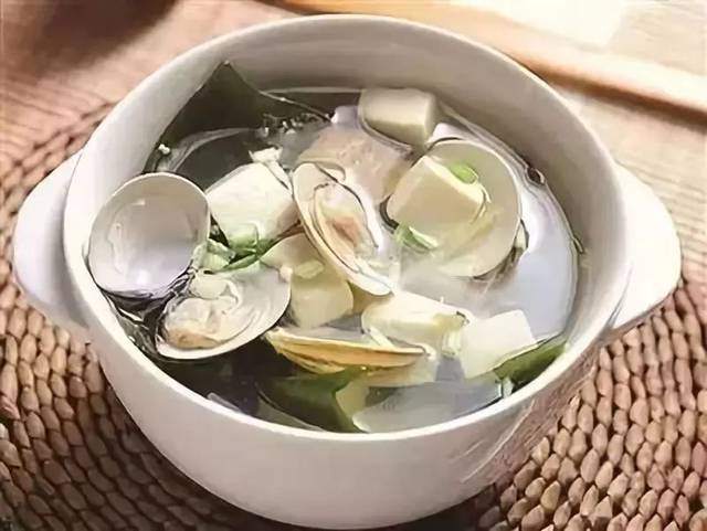 蛤蜊肉海帶排骨蘿蔔湯