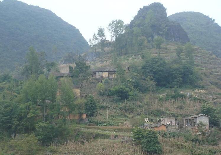 營盤山村(雲南省文山州廣南縣南屏鎮下轄村)