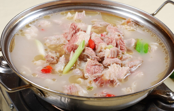 熟附片煲狗肉湯