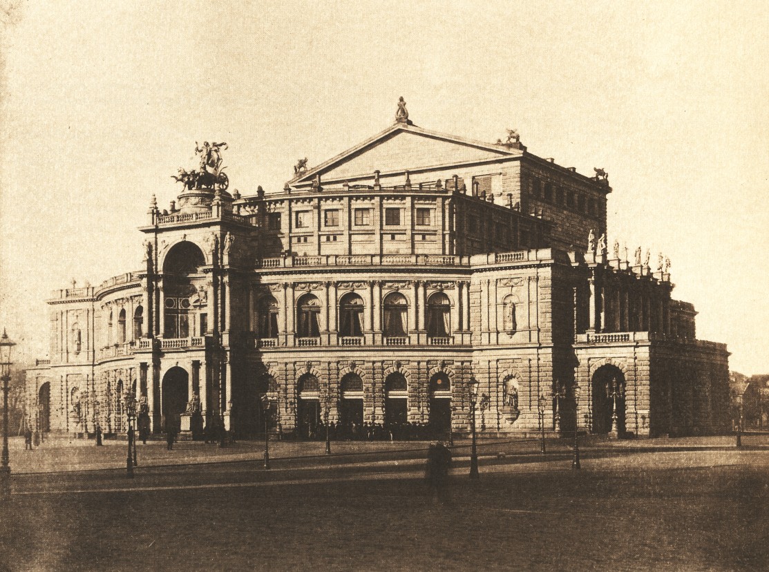 森佩爾歌劇院