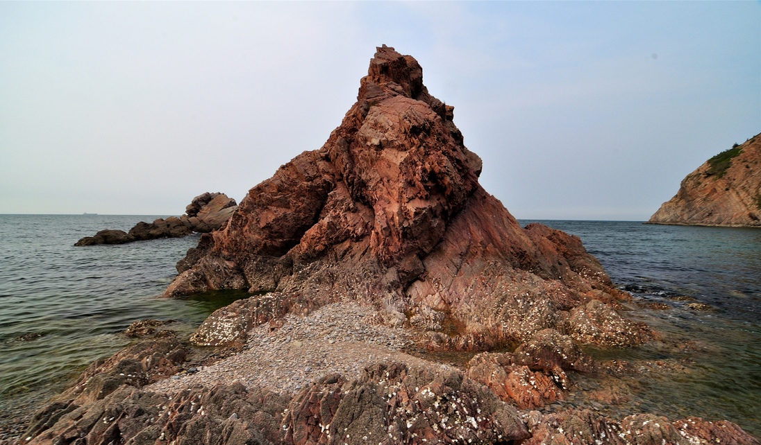 芝罘島北側海蝕柱