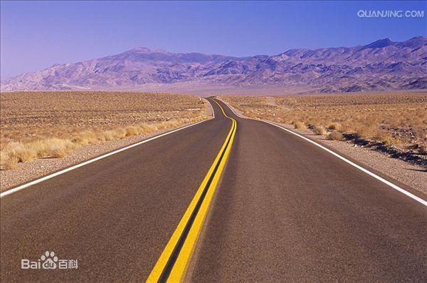 我國上世紀90年代建成的沙漠公路是高標準的三級公路