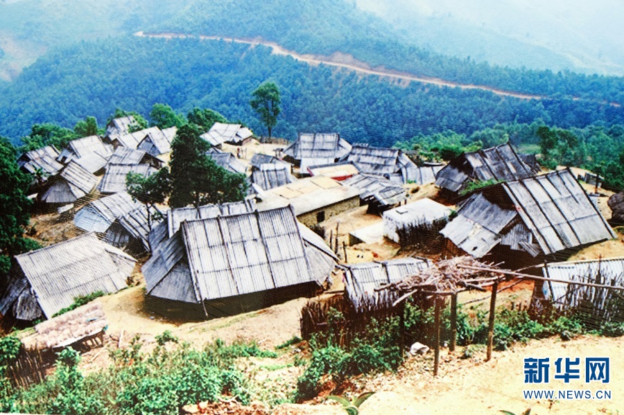 金水河鎮龍鳳村簡陋房屋時期寨景