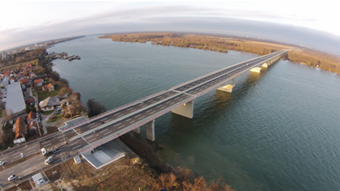 澤蒙―博爾查跨多瑙河大橋