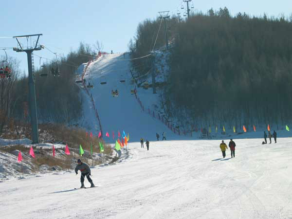 臥牛湖滑雪場