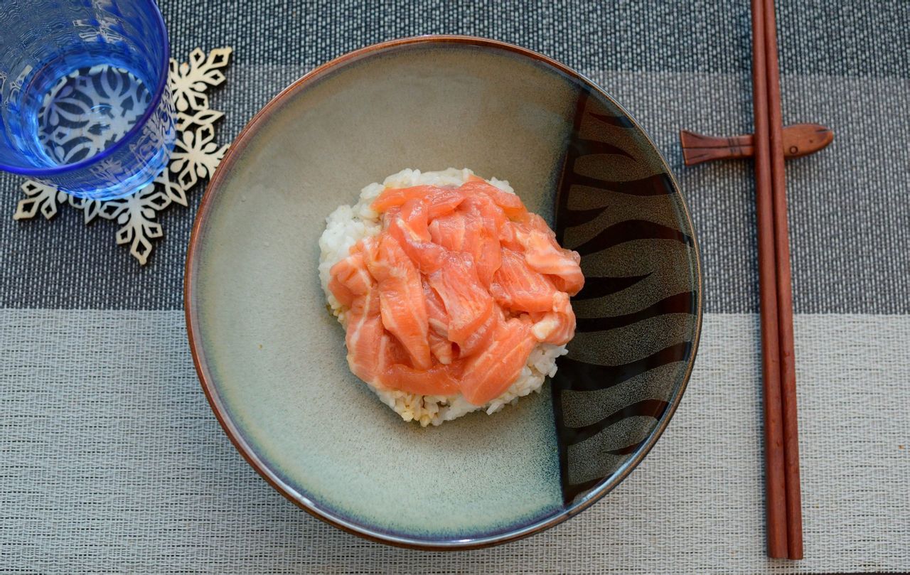 三文魚拌飯