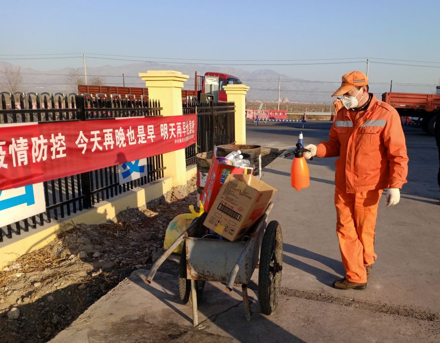 張峰(寧夏公路管理中心黃羊灘公路養護站職工)