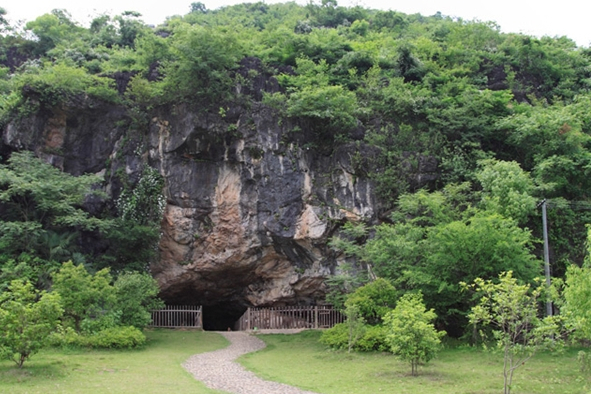 壽山(長白山系吉林哈達嶺下的山脈)