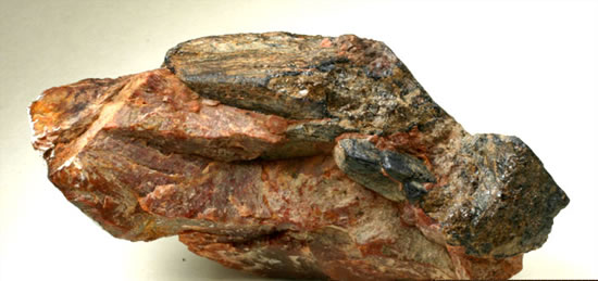 鉻鐵礦(圖2)