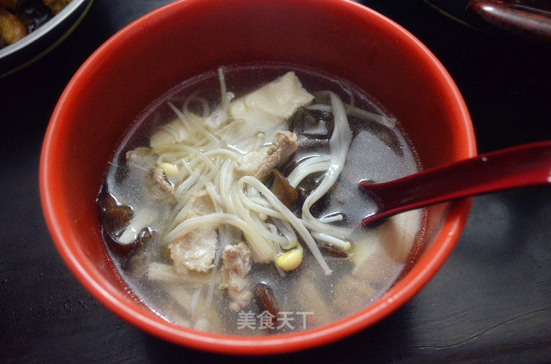 木耳金針瘦肉湯