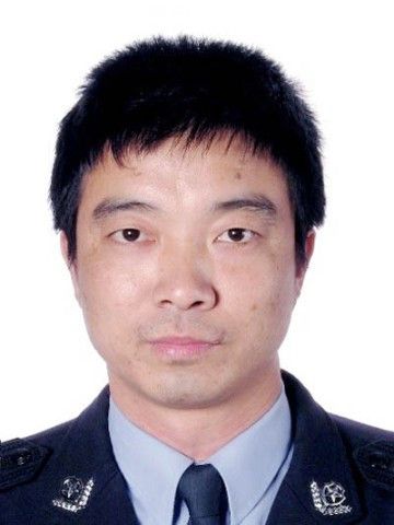 李春(黃石市公安局下陸公安分局黨委委員、副局長、警務技術四級主任)