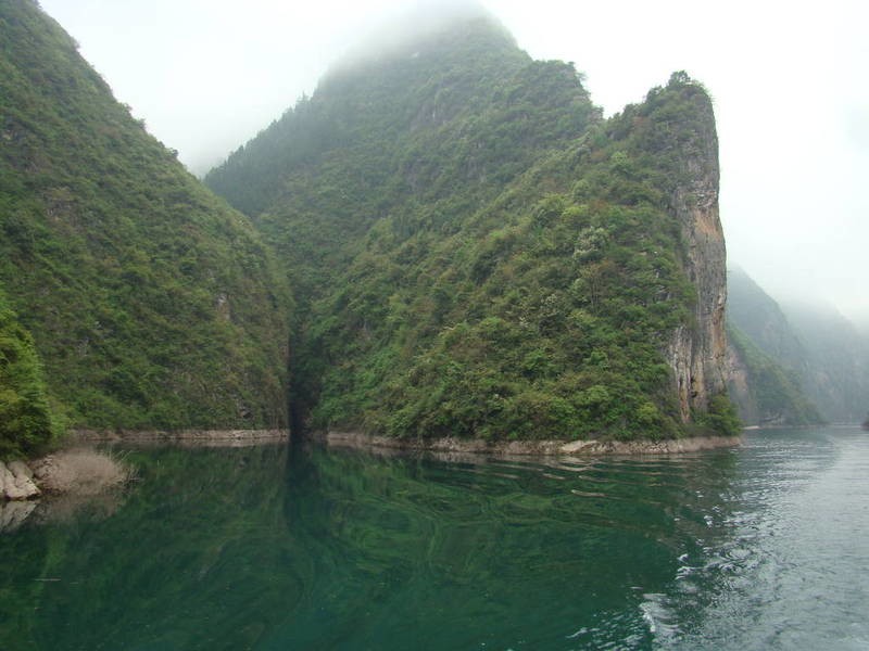 塘子邊自然村(雲南省文山廣南縣蓮城鎮蓮湖社區下屬村)