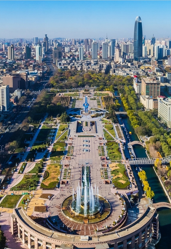 泉城廣場（自東向西鳥瞰）