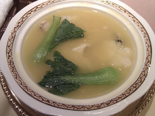 金針菇氽鱈魚湯