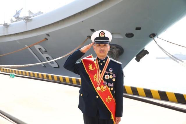 劉德波(遼寧艦首位一級軍士長)