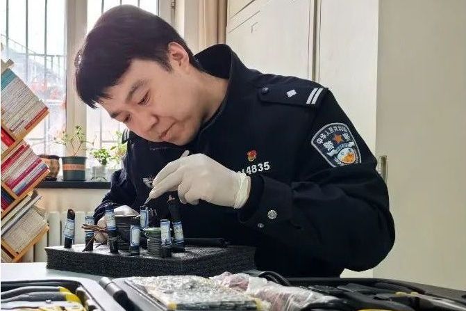 趙錕(北京鐵路公安局天津公安處刑事技術支隊警務技術三級主管，痕跡檢驗工程師)