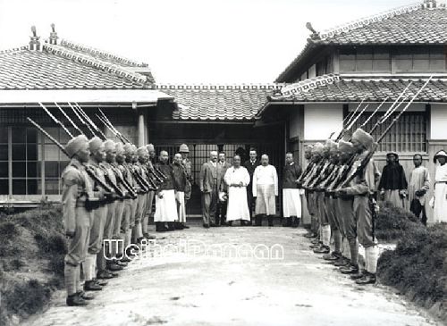 駱克陪同山東巡撫楊士驤到寶泉湯洗浴