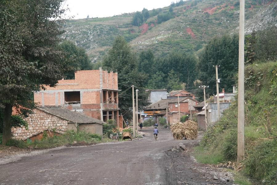 竜都村(峨山縣富良棚鄉迭舍莫村民委員會下轄村)