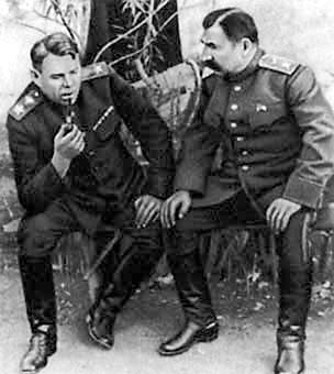 1943年，華西列夫斯基（左）和布瓊尼（右）
