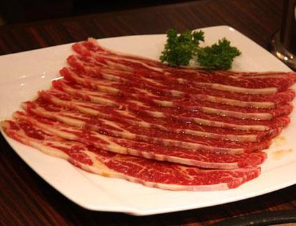 饞嘴吃肉