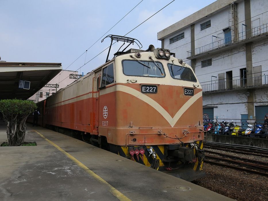 台鐵E200型電力機車