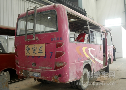 車堅強(汶川地震中最牛客車)