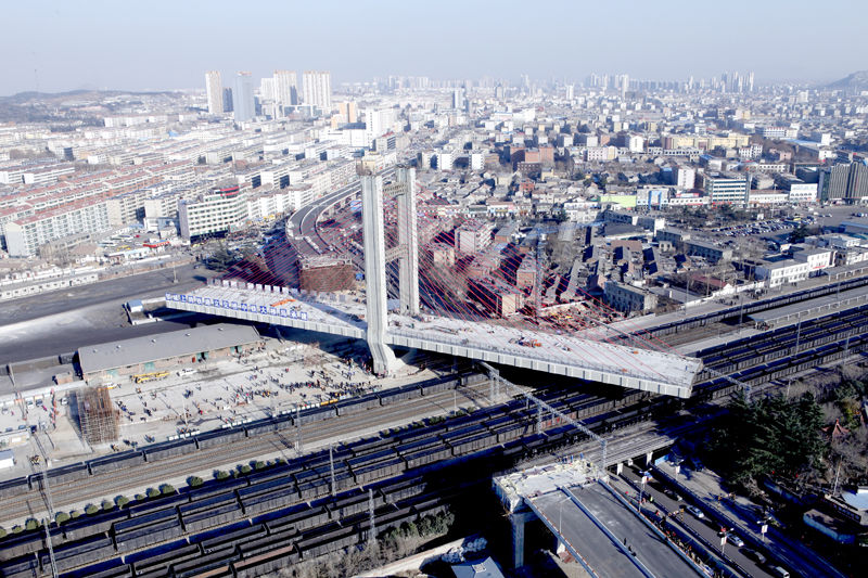 轉體中的鄒魯大橋