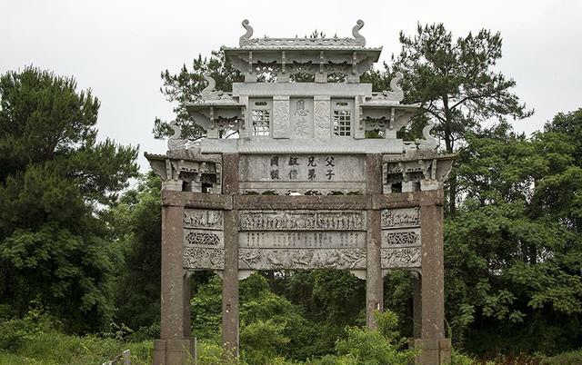 臨川區騰橋鎮蘭溪曾家父子兄弟叔侄同朝‘六腳牌坊’