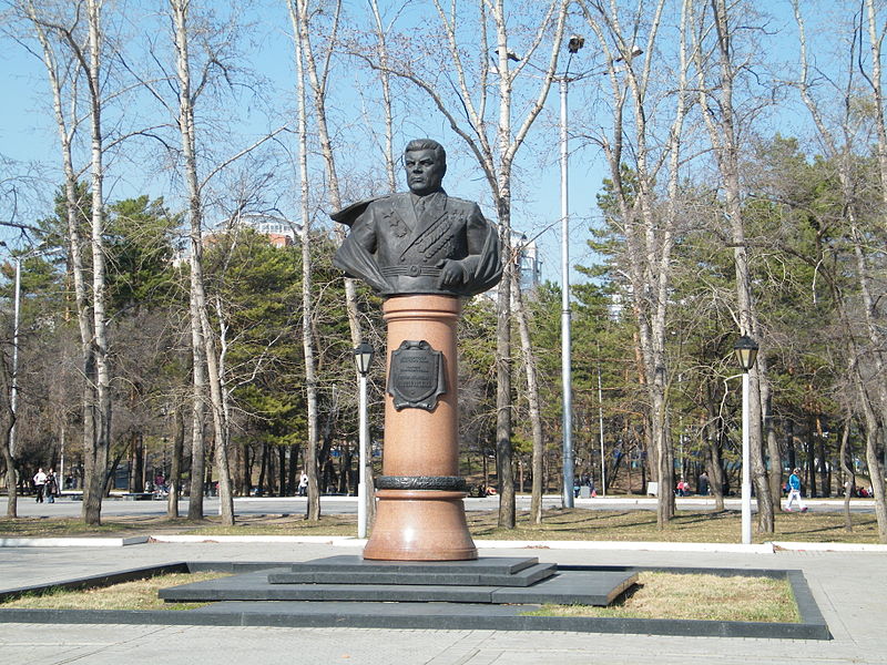 馬林諾夫茨基的紀念雕像