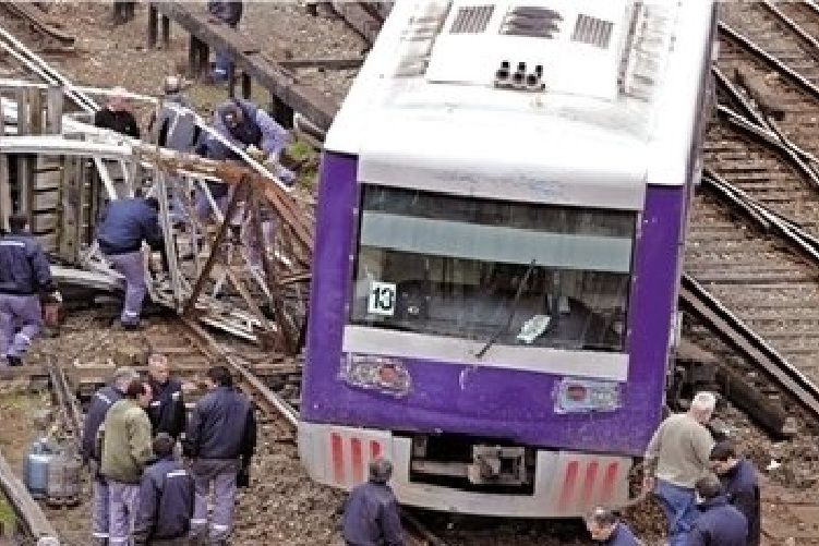 3·8阿根廷火車脫軌事故