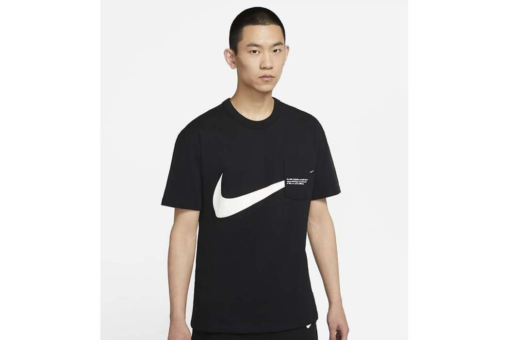 Nike Sportswear Swoosh 男子口袋T恤